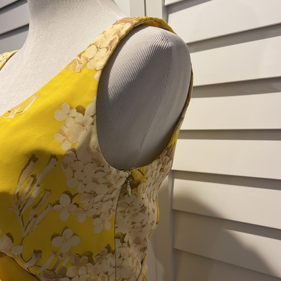 Trina Turk floral lined Dress in a beautiful yellow/ Tan printed fabric. - Picture 4 of 10